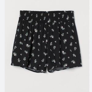 H&M woven floral print shorts, high waist, black/multicolor, size XS